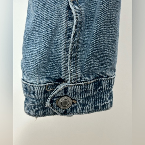 Distressed jean jacket. Cropped length - Picture 8 of 8